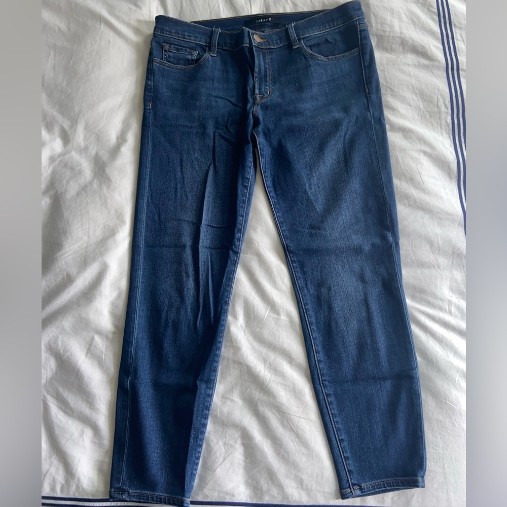 J Brand Size 31 Mid-rise, cropped stretchy jeans